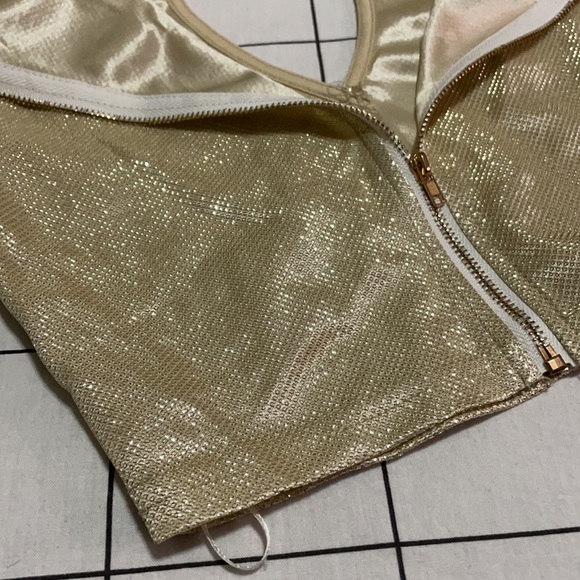 Revolve Superdown Kristin Top Gold Crystal Heart Cutout - Picture 11 of 12